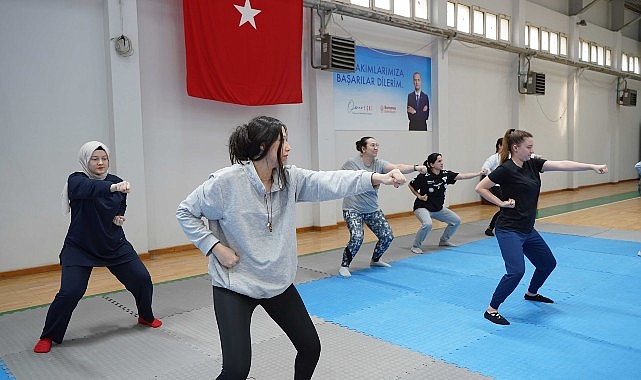 Bornova’da kadına karşı şiddetle mücadeleye destek