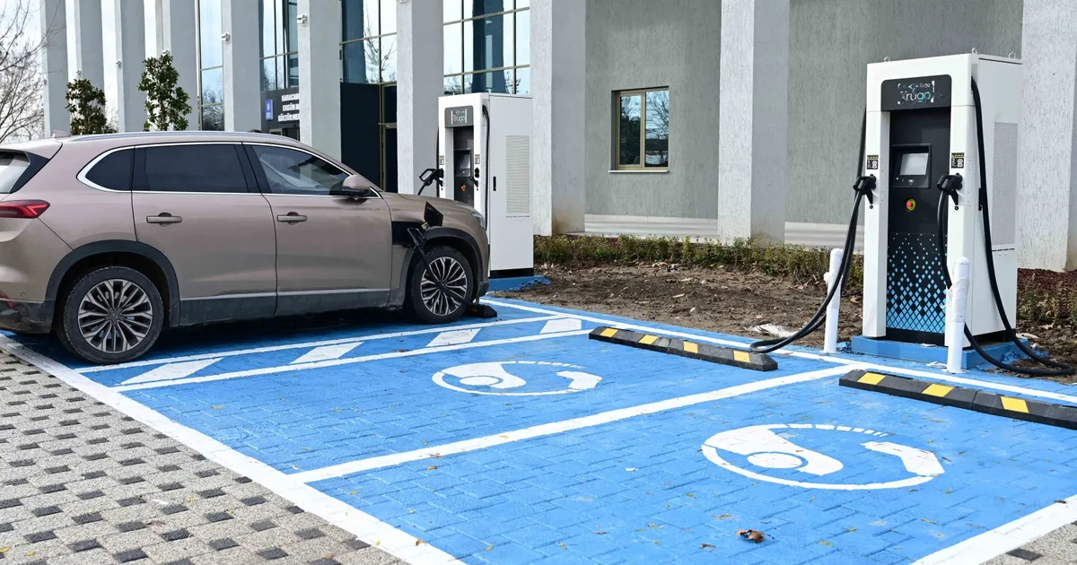 Bursa Karacabey’de elektrikli araç şarj istasyonları hizmete girdi