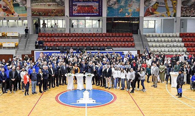 Büyükşehir Belediyesi’nin spor ailesi yeni yıl için bir araya geldi “Şampiyon olacağım diyen herkesin yanında olacağız”