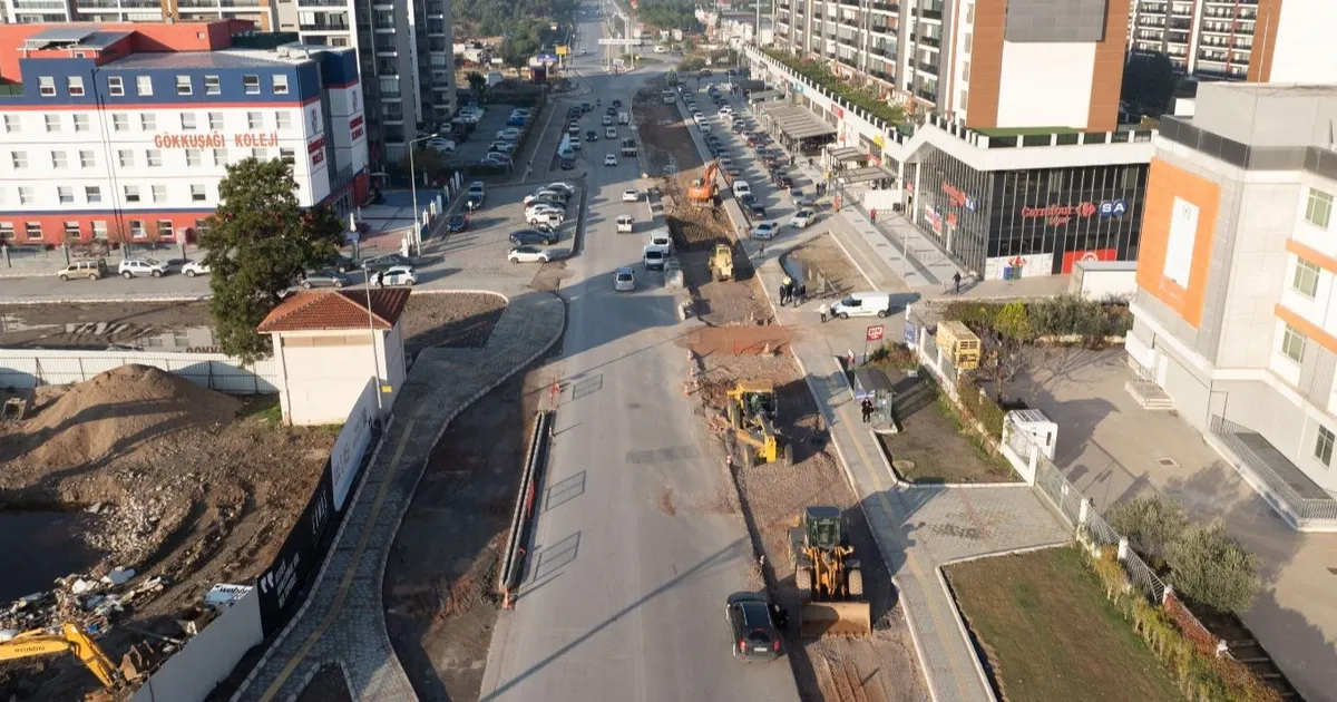 İzmir’de Eski Havaalanı Caddesi yenileniyor