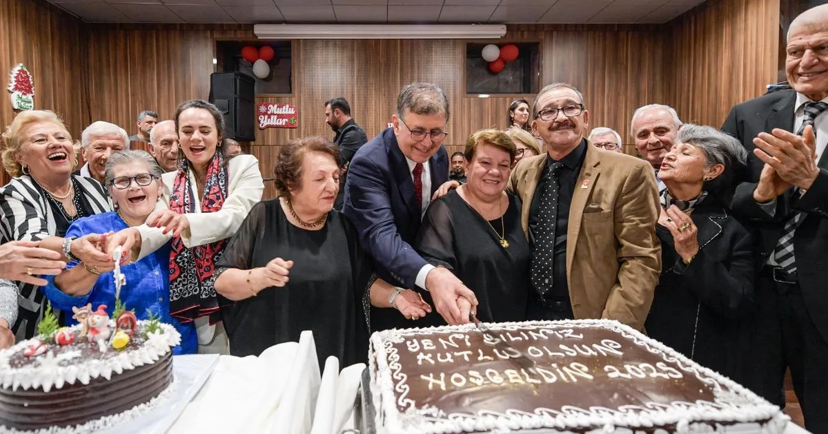 İzmir’de huzurevinde yeni yıla merhaba buluşması