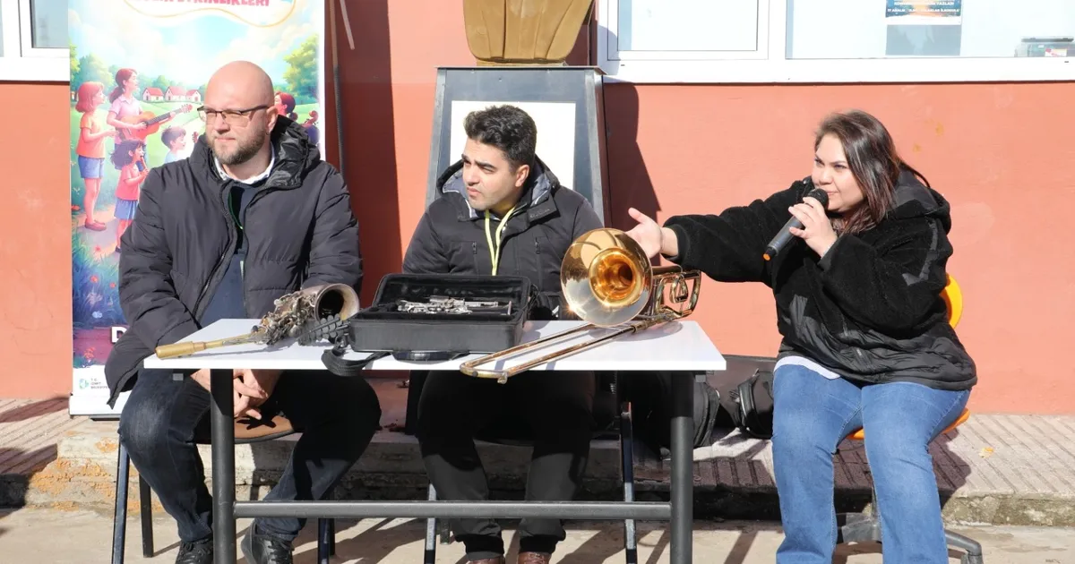 İzmit’te ‘Gülümseyen Çocuklarla Müzik Etkinlikleri’ne başladı