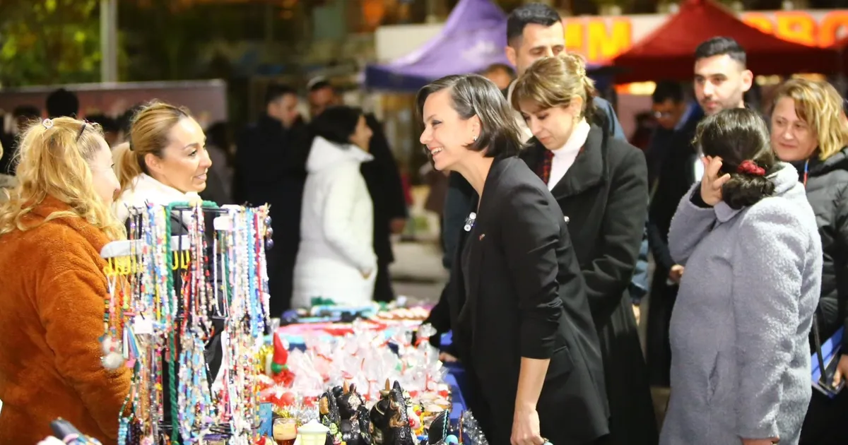Karabağlar’da ‘Yılbaşı Panayırı’ başladı