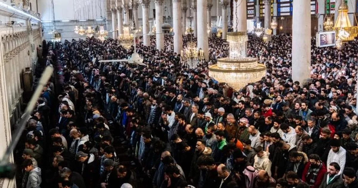 Tarihi Emevi Camii’nde ilk cuma namazı