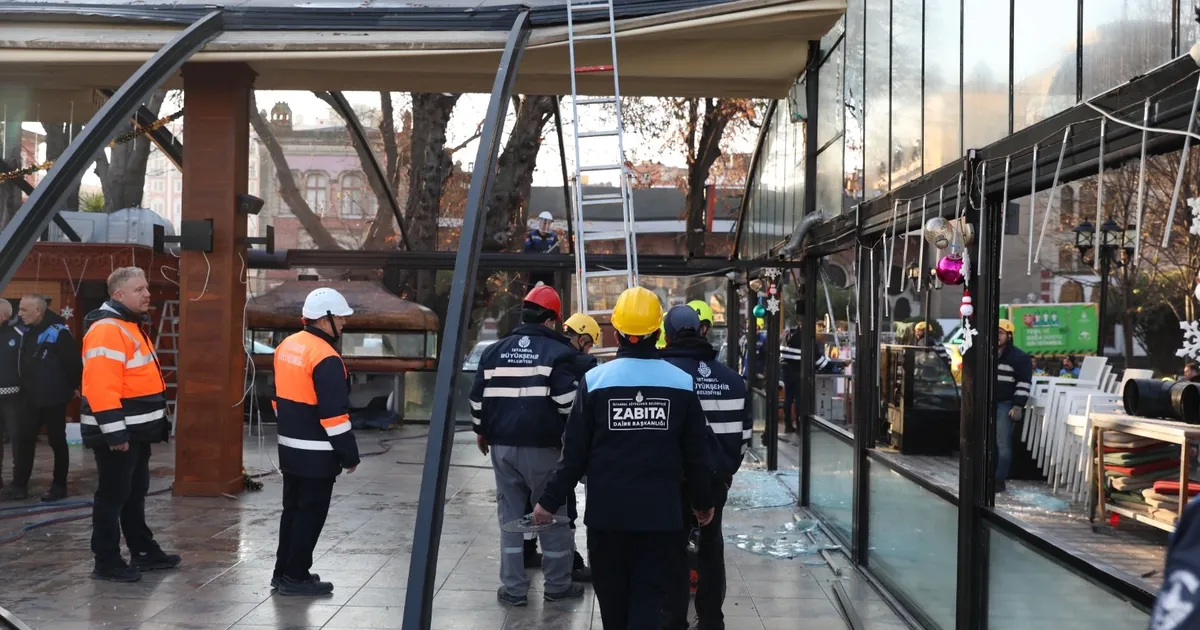 Tarihi Sirkeci Garı’nın çevresinde ‘kaçak’ temizliği!