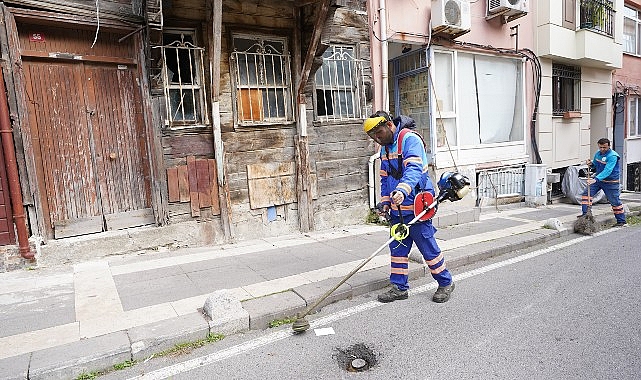 Üsküdar Belediyesi temizlik çalışmalarını yoğun bir şekilde sürdürüyor