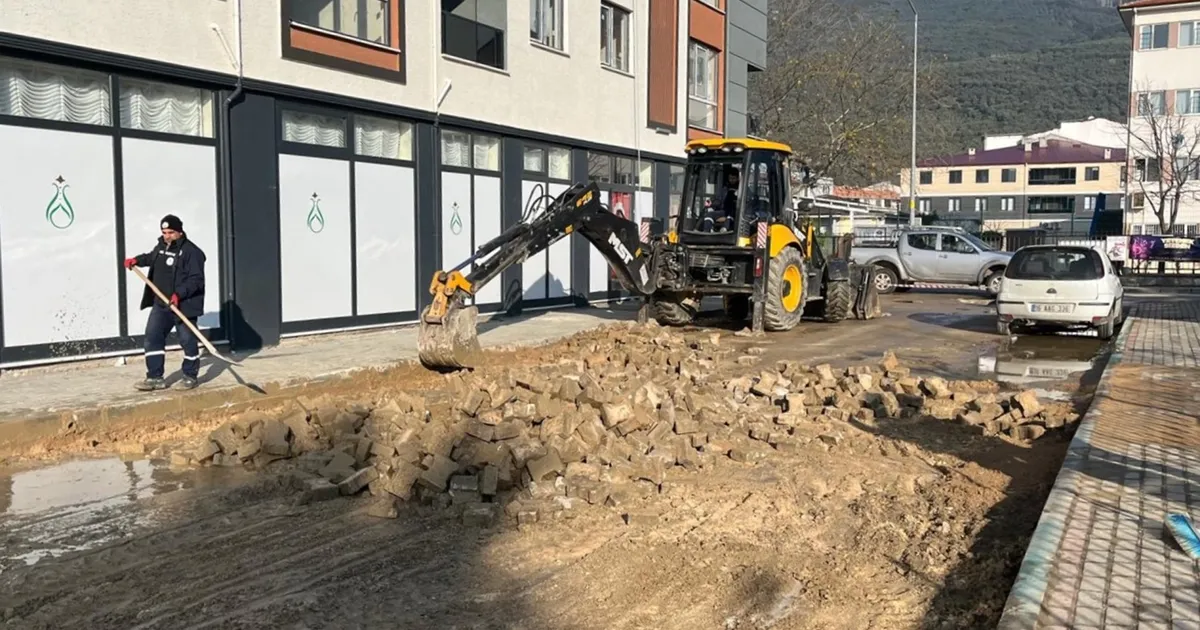 Bursa Gemlik Belediyesi’nden asfalt ve kaldırım atağı