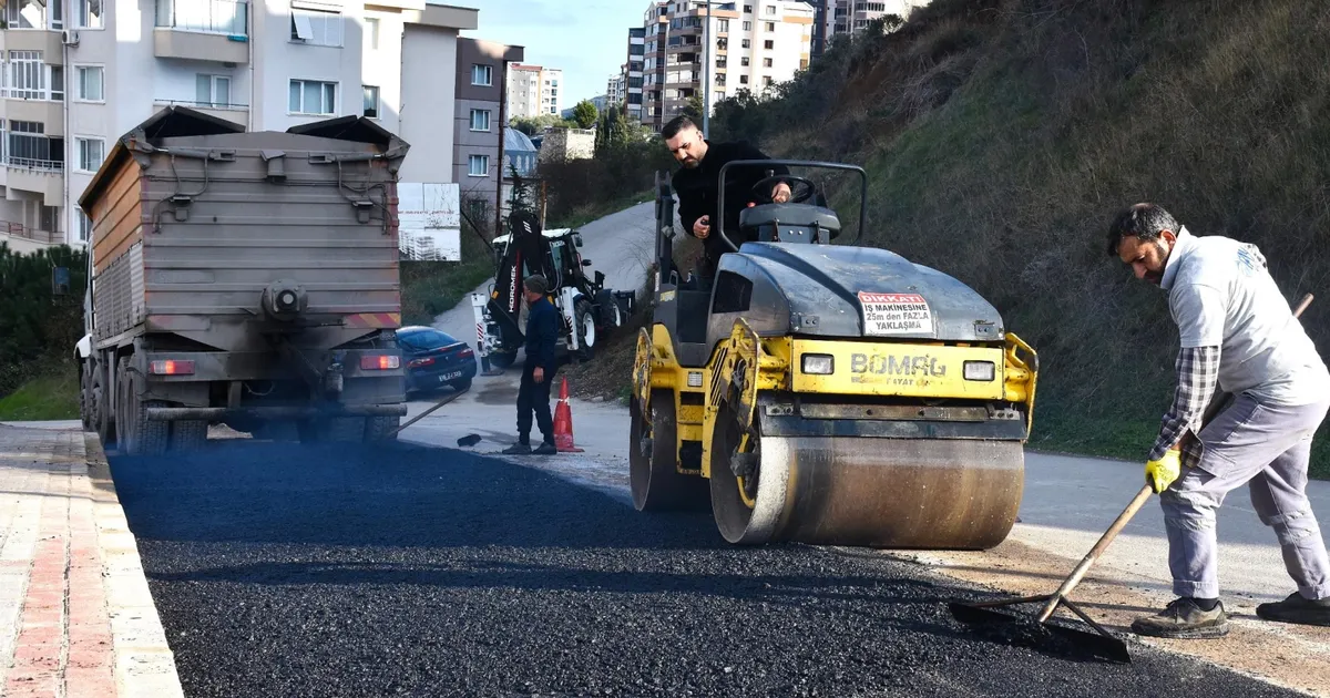 Bursa Gemlik’in yolları ve meydanları yenileniyor