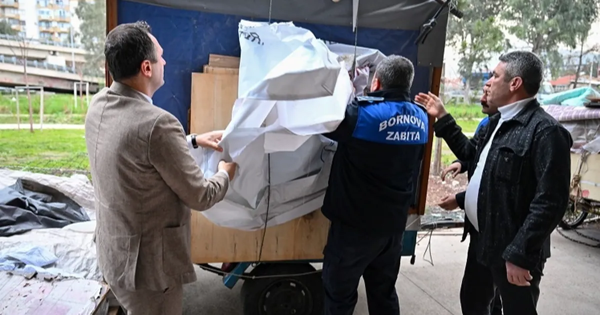 İzmir Bornova’da viyadükaltı pazaryerine düzenleme