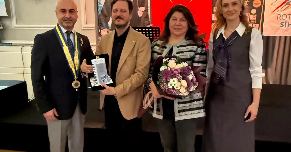Prof. Mehmet Ali Sanlıkol’a Rotary Meslek Hizmet Ödülü