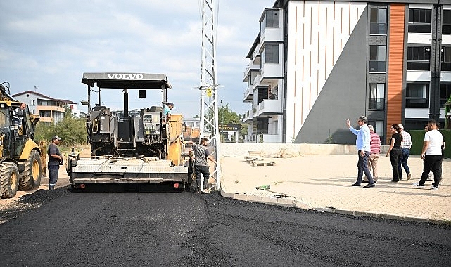 Kartepe’de Asfalt Atağı Sürüyor