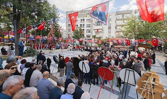 Balçova’da Cumhuriyetimizin 102. yılı etkinlikleri bugün sabah saatlerinde başladı