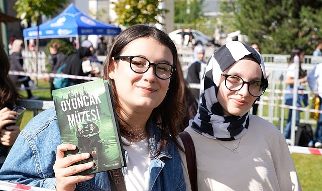 Kitap Fuarı’nda genç yazarlara yoğun ilgi