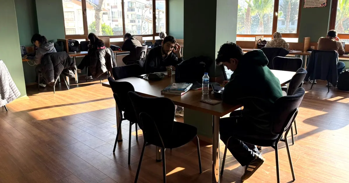 Yalova Belediyesi Kent Kütüphanesi Gençlerin Yeni Buluşma Noktası Oldu